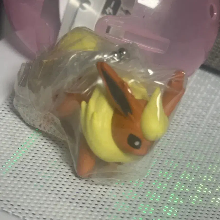 [BUNJANG] Eevee Dangling Gacha Booster (Chain Type) / 이브이 대롱대롱 가쳐 부스터 (체인형) 판매
