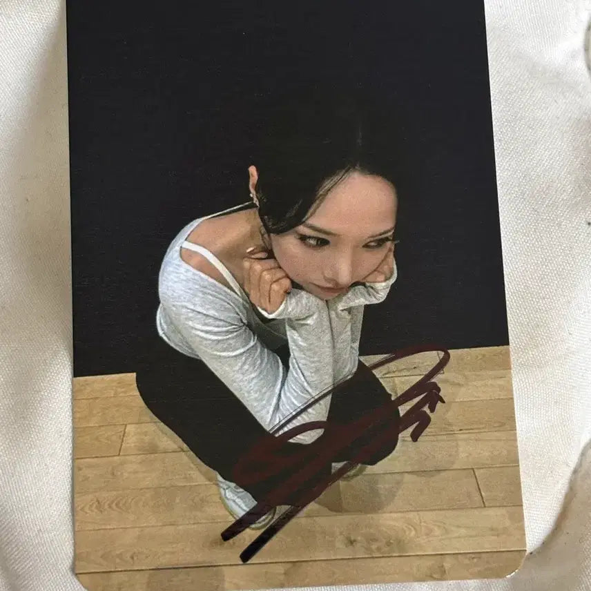 [BUNJANG] KARD Jeon Somin Signed Photocard Back to Life Lucky Draw / KARD 전소민 친필싸인 포카 somin 카드 광각 포토카드 back to life 미공포 스타라이크뮤직