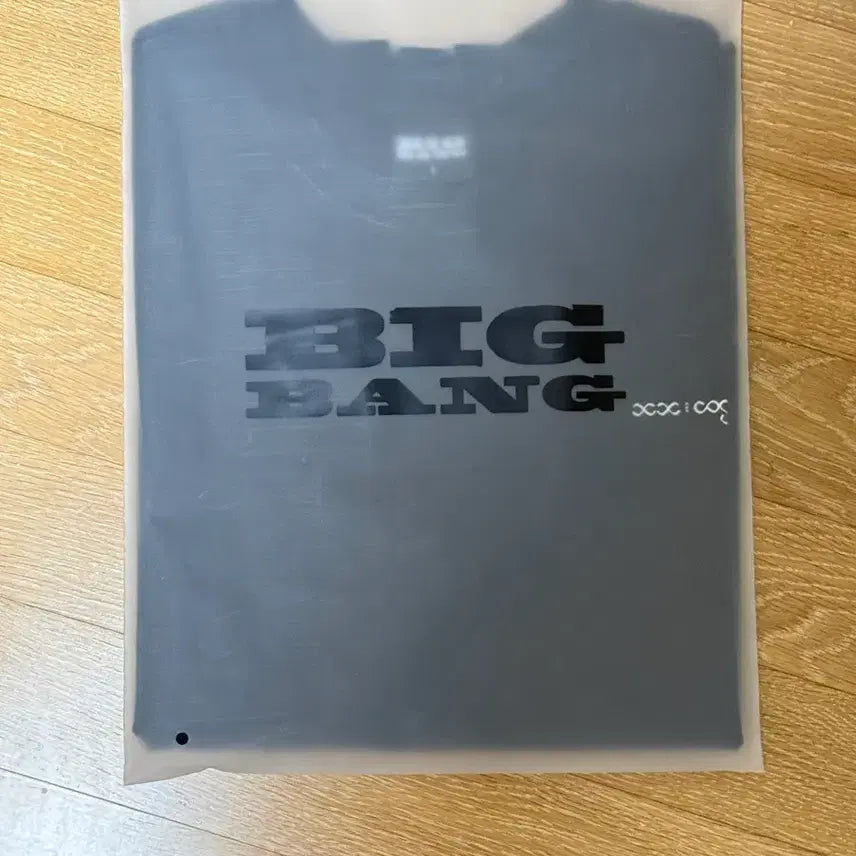 [BUNJANG] Big Bang 20th Anniversary Exhibition Cosmos T-Shirt Black (M) / 미개봉)빅뱅 20주년 전시회 티셔츠 코스모스 블랙(M)
