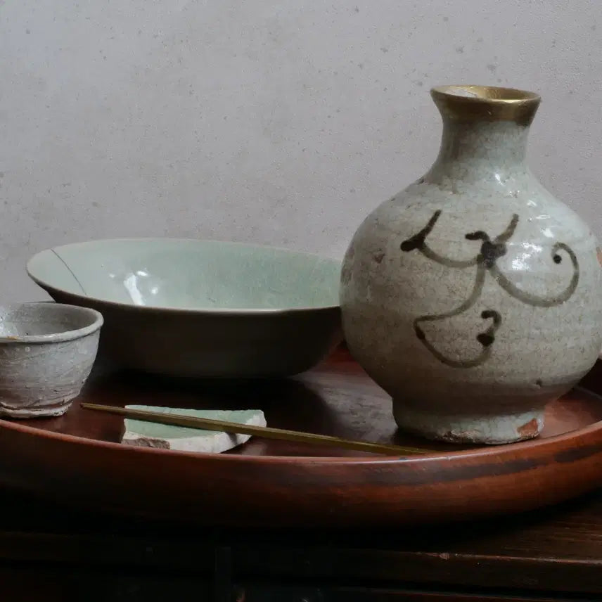 [BUNJANG] Joseon Dynasty White Porcelain Bottle with Floral Design / 철화 백자 초화문병 도쿠리