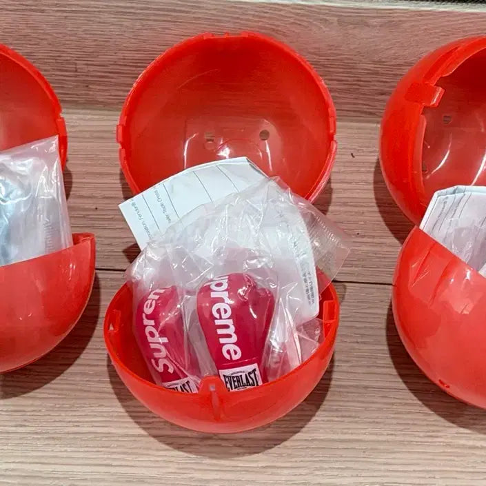 [BUNJANG] Supreme Gacha 3종 Set (Pinball, Guitar, Glove) Bundle Set / [미개봉 새상품] 슈프림 가챠 3종 (핀볼, 기타, 글러브) 일괄