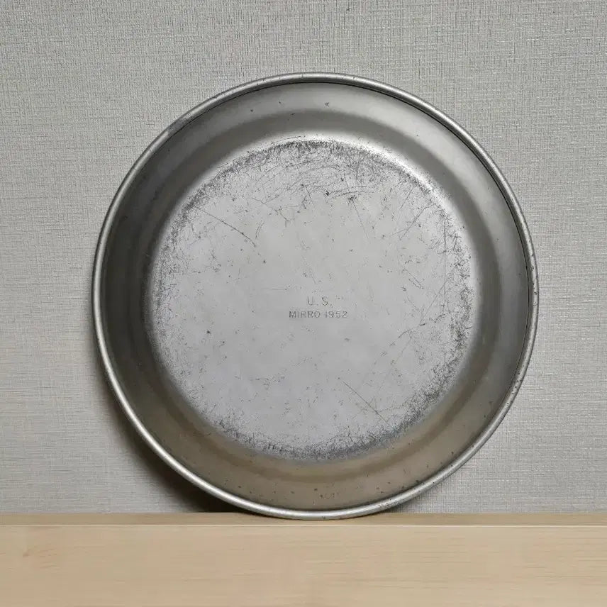 [BUNJANG] 1952 MIRRO US Military Aluminum Plate / 1952년 미군 알루미늄 빈티지 접시