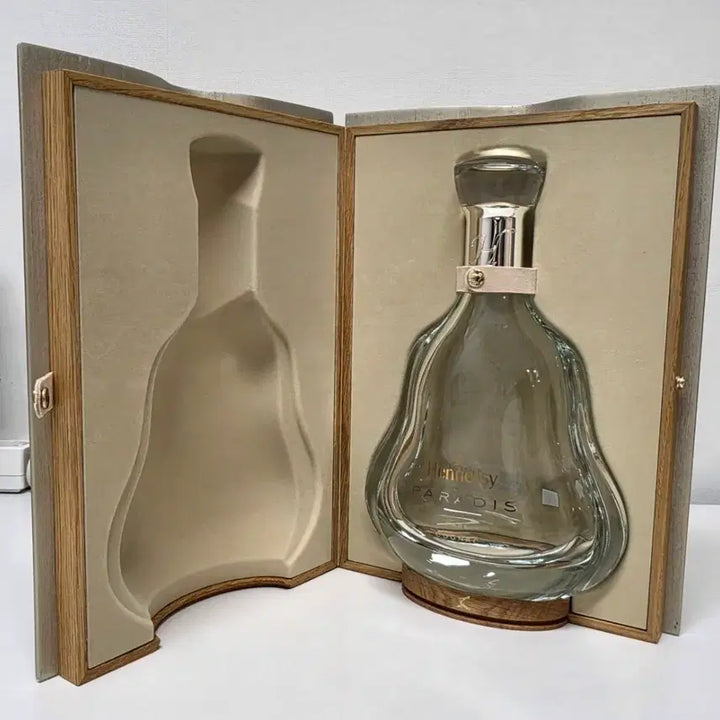 [BUNJANG] Hennessy Paradis Cognac Empty Bottle with Case / 헤네시 파라디스 코냑 위스키 공병