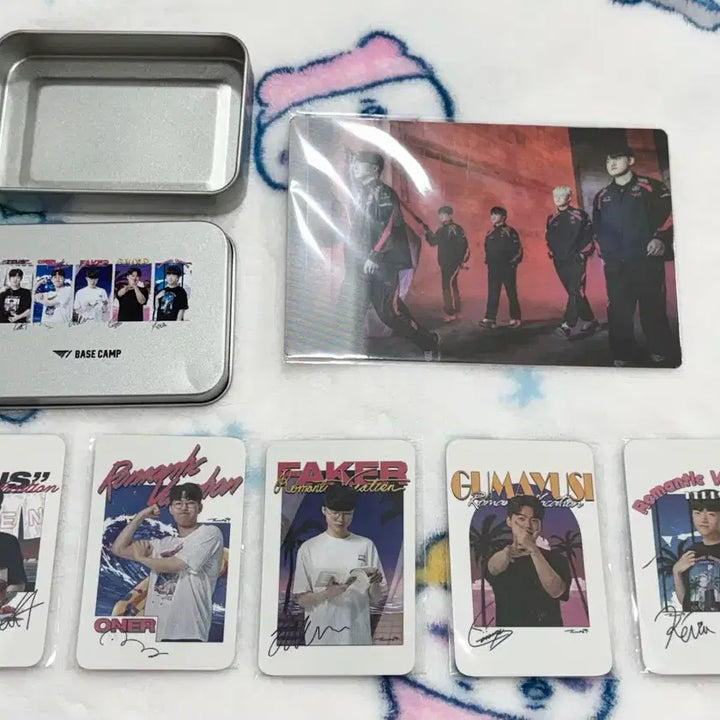 [BUNJANG] T1 2024 Basecamp Lenticular Tin Case Photocard Bundle Set Faker Zeus Oner Gumayusi Keria / T1 티원 2024 베이스캠프 베캠 렌티큘러 틴케이스 포카 포토티켓 페이커 제우스 오너 구마유시 케리아 일괄 양도합니다