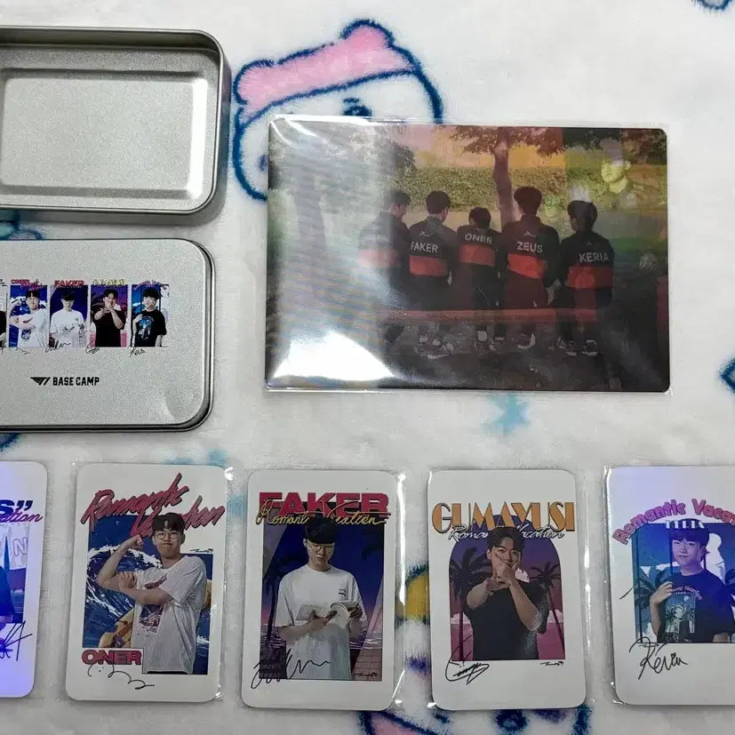 [BUNJANG] T1 2024 Basecamp Lenticular Tin Case Photocard Bundle Set Faker Zeus Oner Gumayusi Keria / T1 티원 2024 베이스캠프 베캠 렌티큘러 틴케이스 포카 포토티켓 페이커 제우스 오너 구마유시 케리아 일괄 양도합니다