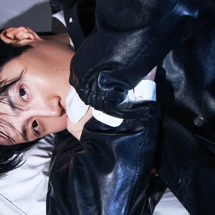 [BUNJANG] Kim Seon-ho "ELLE" Magazine (March 2024 Issue) featuring "When This Love Translates?" Interview &amp; Photoshoot / (마지막 한권)<이사랑통역되나요?> 주호진 역으로 사랑받을때 나온 김선호님 화보와 인터뷰가 실린 엘르잡지양도