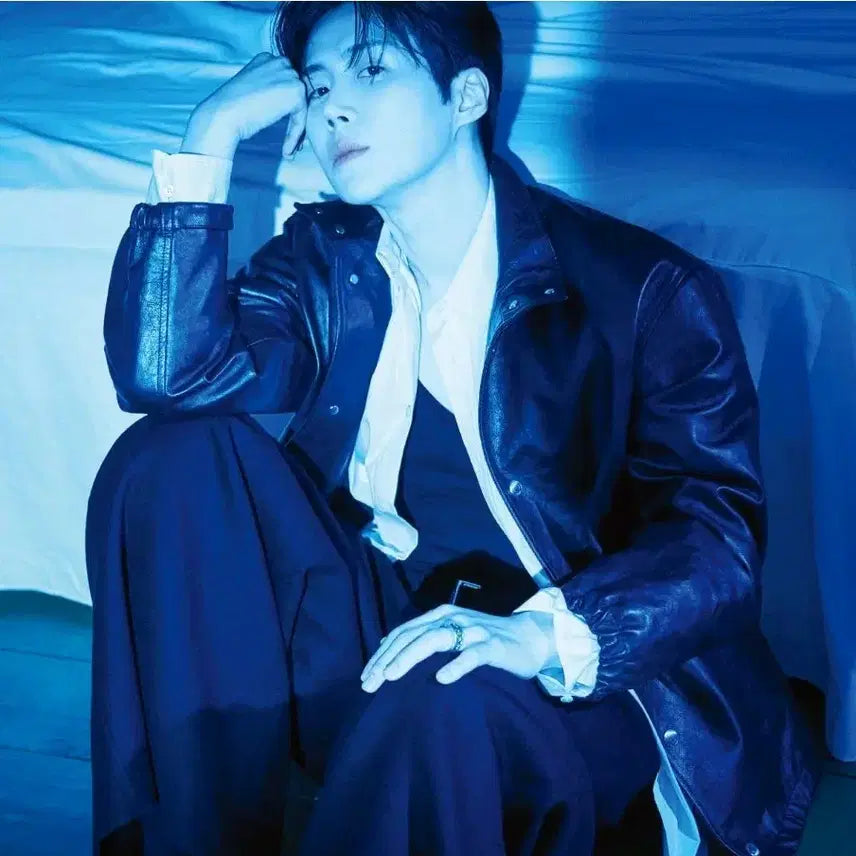 [BUNJANG] Kim Seon-ho "ELLE" Magazine (March 2024 Issue) featuring "When This Love Translates?" Interview &amp; Photoshoot / (마지막 한권)<이사랑통역되나요?> 주호진 역으로 사랑받을때 나온 김선호님 화보와 인터뷰가 실린 엘르잡지양도