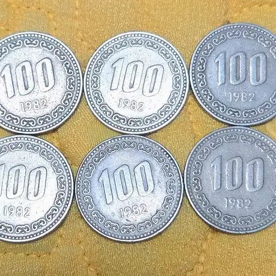 [BUNJANG] 1982 100 Won Coin Bundle (10 Pieces) / <특년><사용제> 1982년 100원 10개