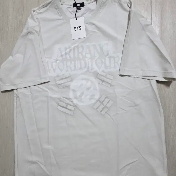 [BUNJANG] BTS Arirang Tour Short Sleeve T-Shirt M / BTS  아리랑 투어 반팔 티셔츠 M