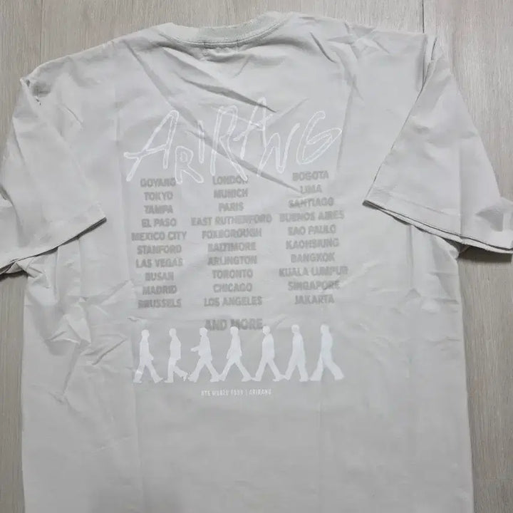[BUNJANG] BTS Arirang Tour Short Sleeve T-Shirt M / BTS  아리랑 투어 반팔 티셔츠 M