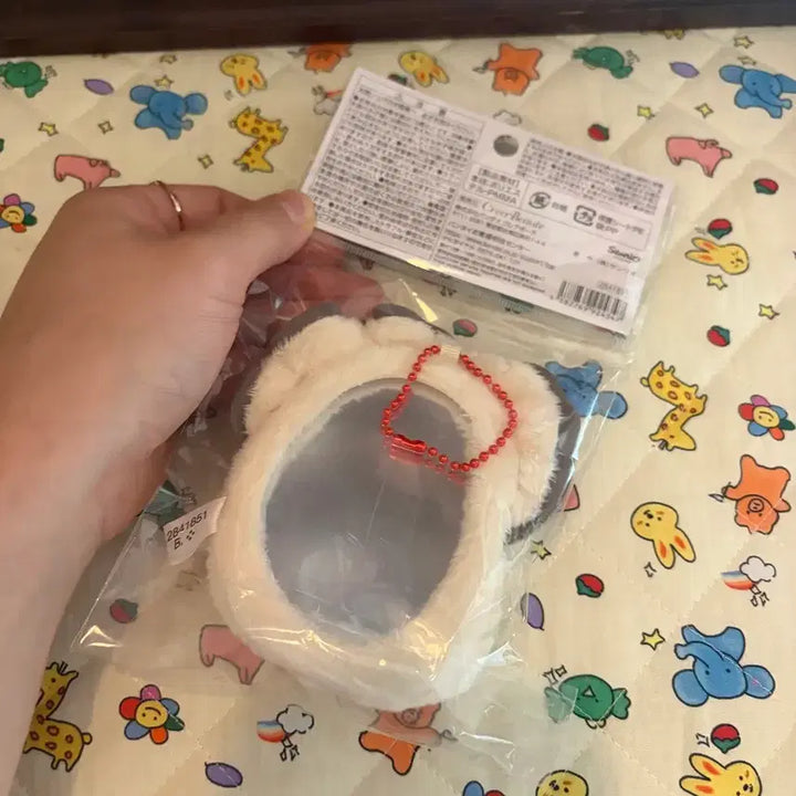 [BUNJANG] Hello Kitty Oyster Mirror Keyring (Limited Edition) / 헬로키티 굴 거울 키링(한정판)