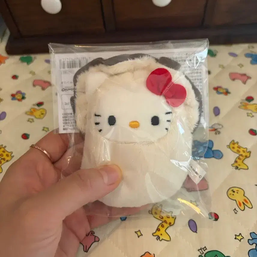 [BUNJANG] Hello Kitty Oyster Mirror Keyring (Limited Edition) / 헬로키티 굴 거울 키링(한정판)