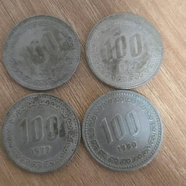 [BUNJANG] 1972, 1977, 1980, 1982 100 Won Coin Set / 100원 동전 (1972, 1977, 1980, 1982)