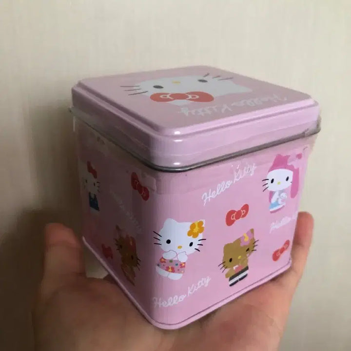 [BUNJANG] Hello Kitty Gyaru School Uniform Figure + Tin Case / 헬로키티 랜덤 피규어(갸루교복키티) + 틴케이스