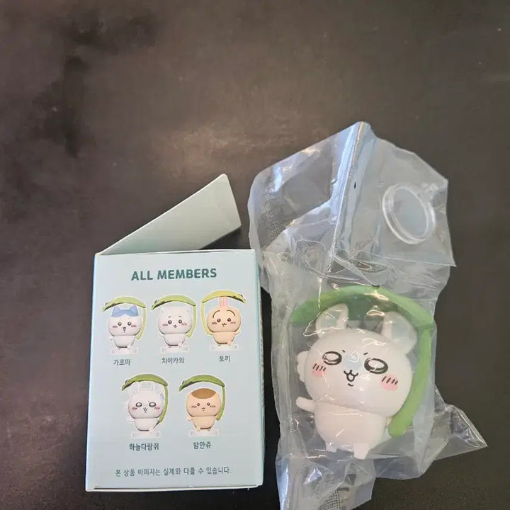 [BUNJANG] Monchouchi Umbrella Figure Momonga New / 먼작귀 우산피규어 모몽가 새상품