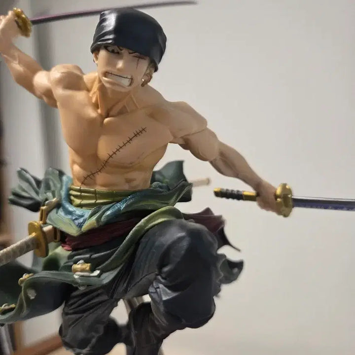 [BUNJANG] Roronoa Zoro Figure / 조로 피규어
