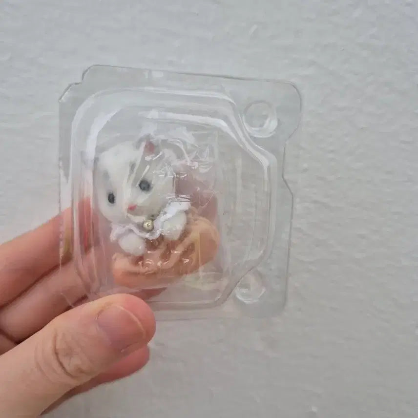 [BUNJANG] Sylvanian Families Happy Sweets KuJi Snow Leopard Sealed / 실바니안 해피 스위츠 쿠지 설표 미개봉