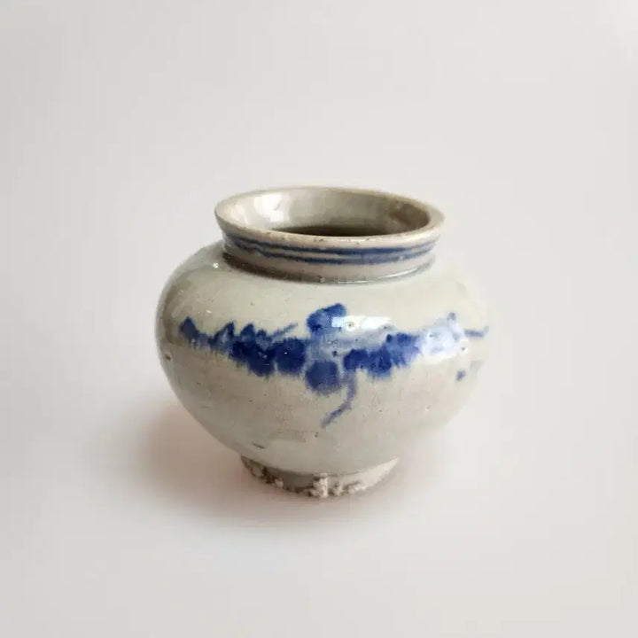 [BUNJANG] Joseon Dynasty Celadon Porcelain Grape Motif Vase / 고도자기 조선시대 후기 관요사기 청화백자 포도문호