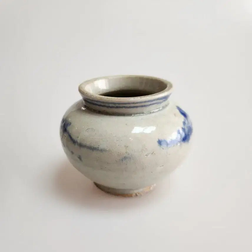 [BUNJANG] Joseon Dynasty Celadon Porcelain Grape Motif Vase / 고도자기 조선시대 후기 관요사기 청화백자 포도문호