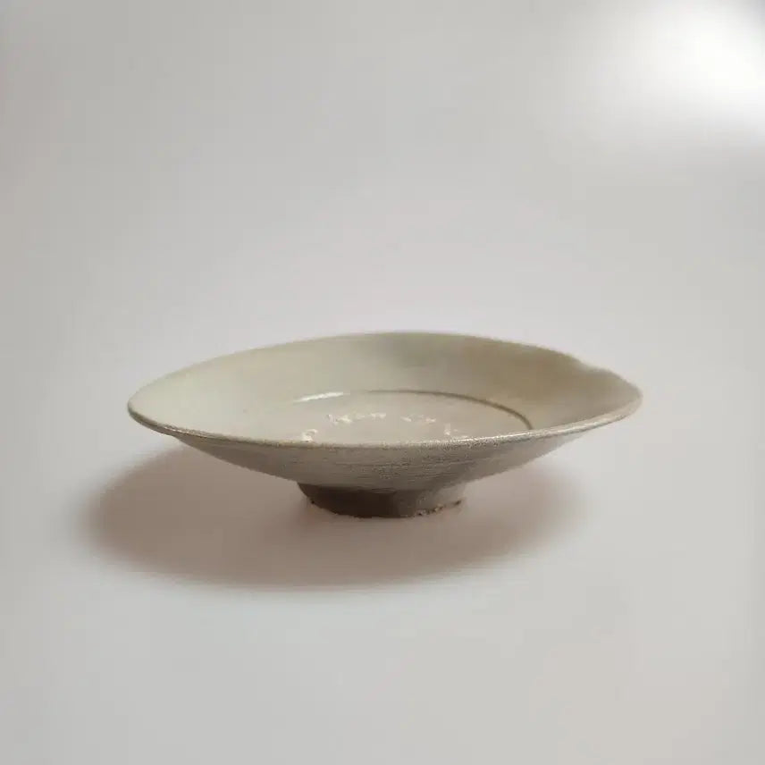 [BUNJANG] 15th Century Joseon Dynasty Celadon Porcelain Plate / 골동품 조선시대 15세기 조선백자 관요사기 접시