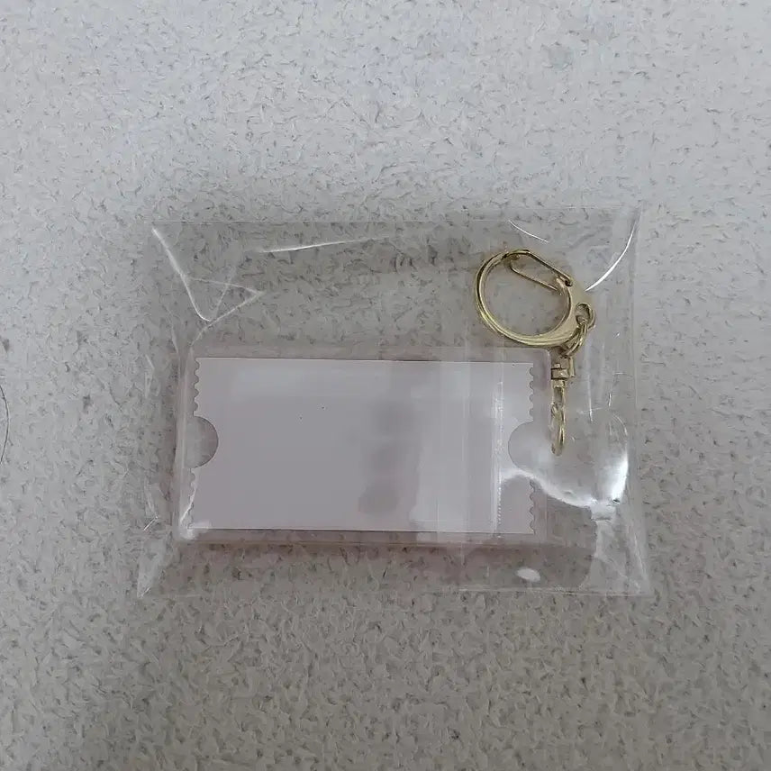 [BUNJANG] IVE 2023 Fancon Ticket Keyring / 아이브 IVE 2023 2023 팬콘 티켓 키링