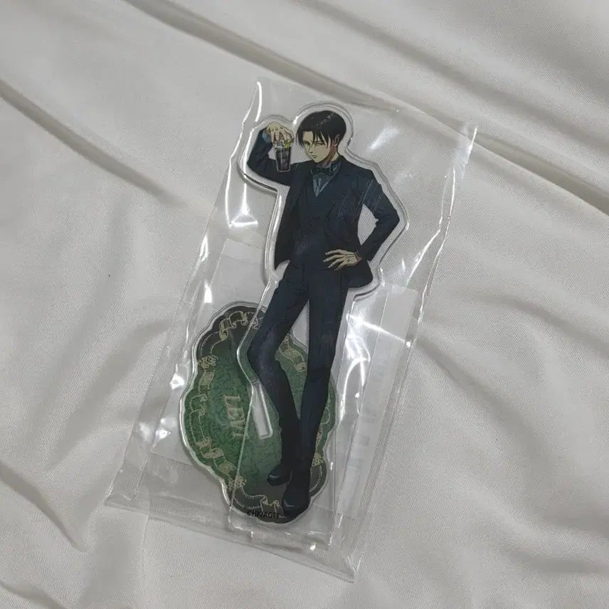 [BUNJANG] Attack on Titan Levi Ackerman HUB Collaboration Acrylic Standee (Sealed) / [미개봉] 진격의 거인 HUB 콜라보 아크릴 스탠드 리바이 정품