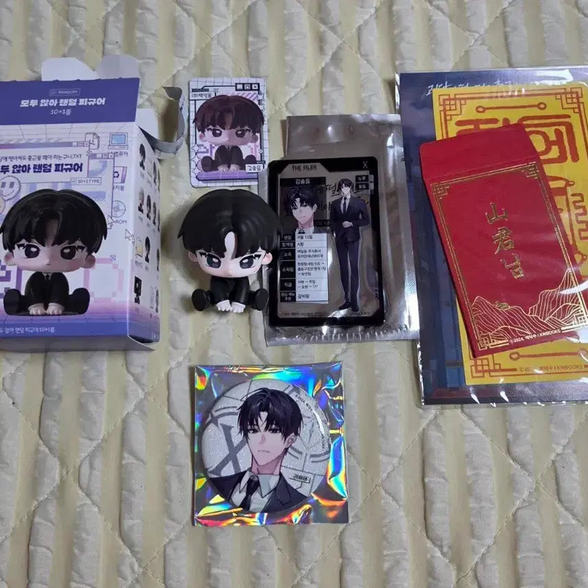 [BUNJANG] Kim Sol-eum Figure, Badge, Profile Card, and San-gun Amulet Set / 괴출 괴담출근 김솔음 피규어, 뱃지, 프로필 카드, 산군님 부적 세트