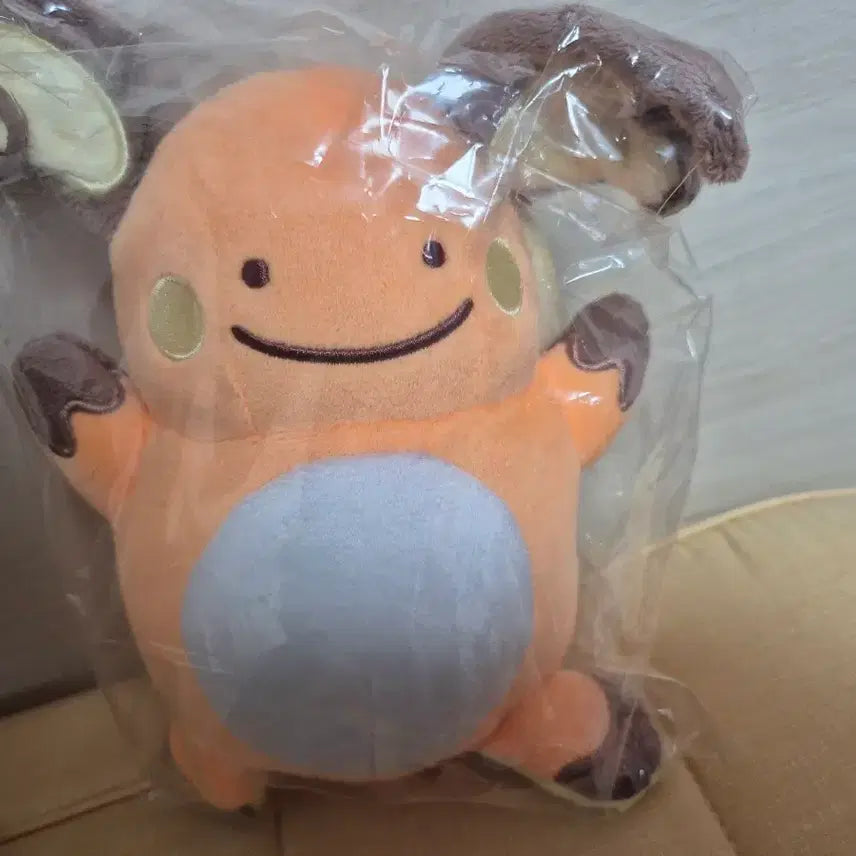 [BUNJANG] Metamon Transformational Pikachu Plush Toy / 변신 메타몽 라이츄 인형