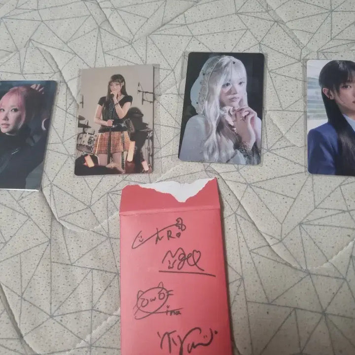 [BUNJANG] QWER Sticker Pack, Photo Postcard, Crack Photocard / qwer스티커팩,포토엽서,크랙 포토카드