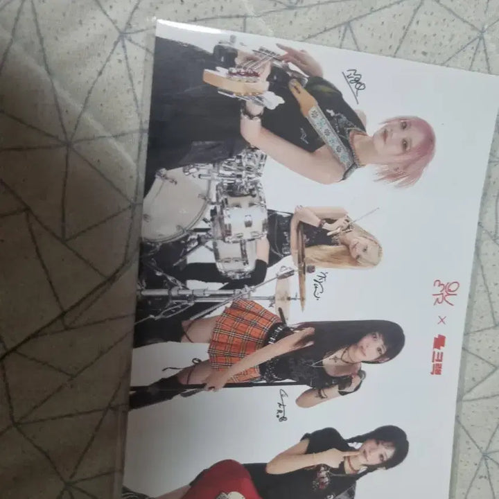[BUNJANG] QWER Sticker Pack, Photo Postcard, Crack Photocard / qwer스티커팩,포토엽서,크랙 포토카드
