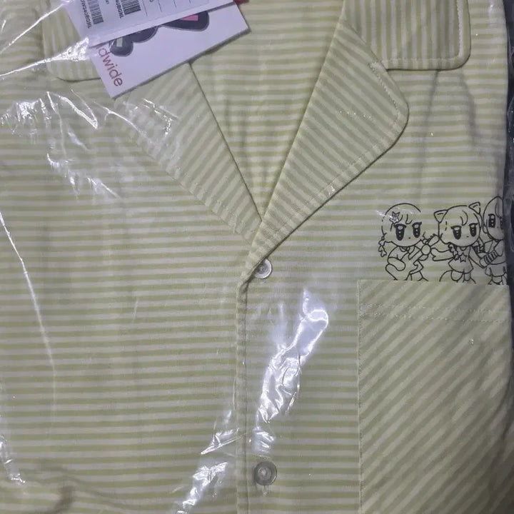 [BUNJANG] QWER x Ames Collaboration Pajama Set (L) Sealed / QWER 아메스 콜라보 잠옷 (L) (미개봉)