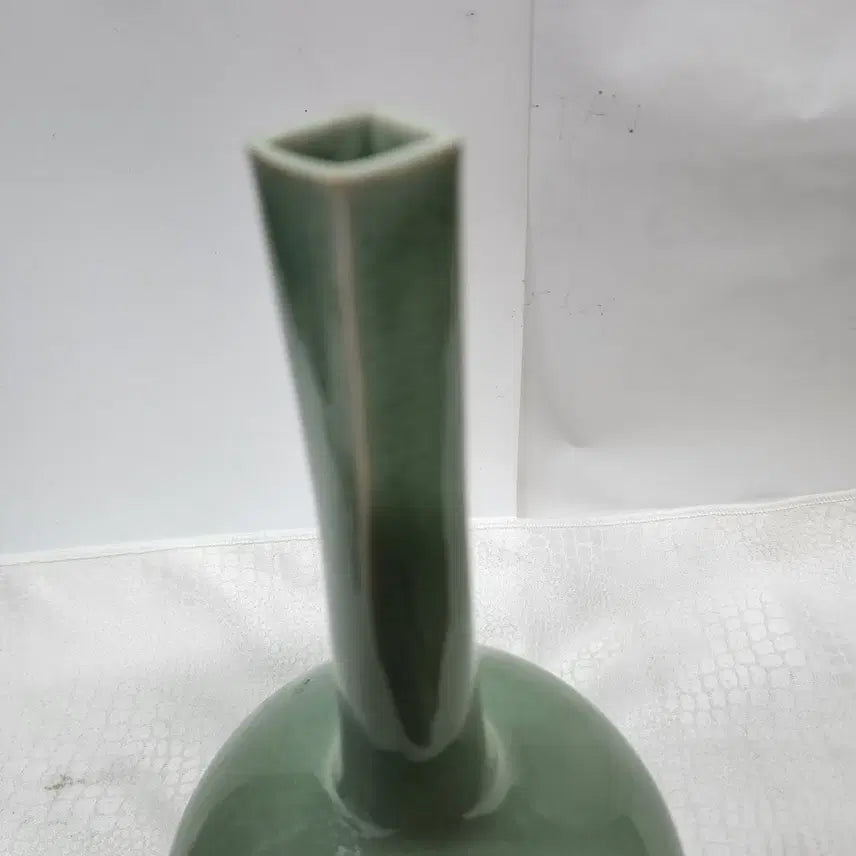 [BUNJANG] Songnam Shin Sang-ho Celadon Square Vase / 송남 신상호 청자 사각 주댕이 도자기 화병