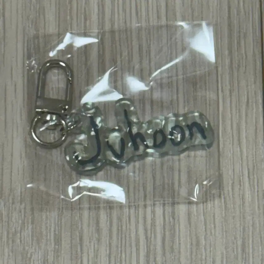 [BUNJANG] Fromis_9 PYPD Japan Pop-up Park Jiwon Acrylic Keyring Lucky Draw / 코르티스 일본 팝업 PYPD JAPAN 아크릴 키링 럭드 주훈