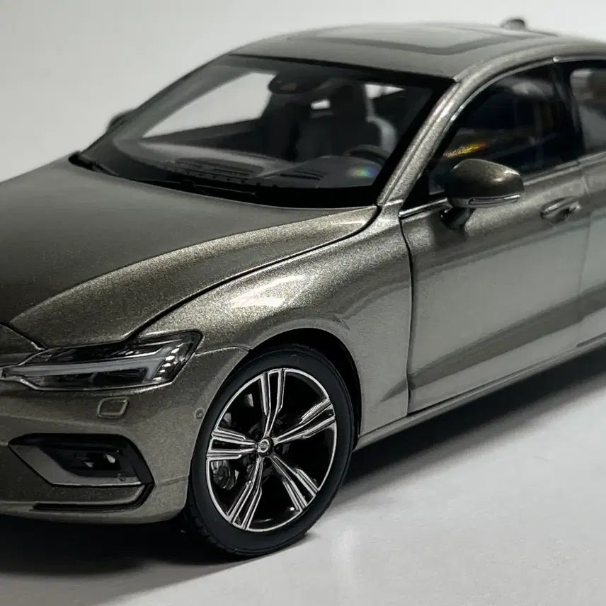 [BUNJANG] 1/18 Scale Volvo S60 Diecast Model Car / 1/18 CSM 볼보 S60 다이캐스트 모형자동차