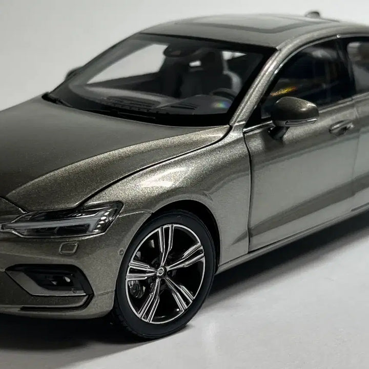 [BUNJANG] 1/18 Scale Volvo S60 Diecast Model Car / 1/18 CSM 볼보 S60 다이캐스트 모형자동차