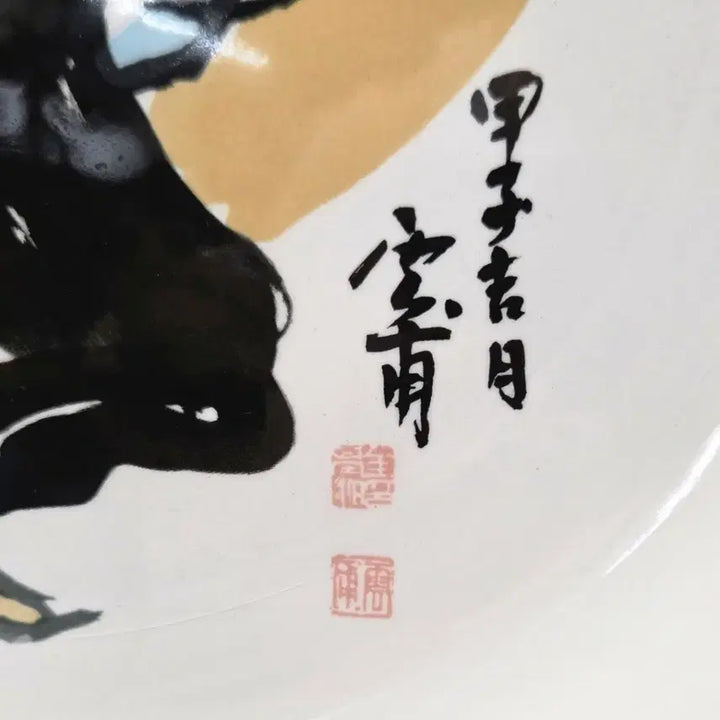 [BUNJANG] Unbo Kim Ki-Chang "Talchum" Masterpiece Decorative Plate (27cm) / *빈티지)운보 김기창 화백 "탈춤"명작 (27cm)장식 도자기