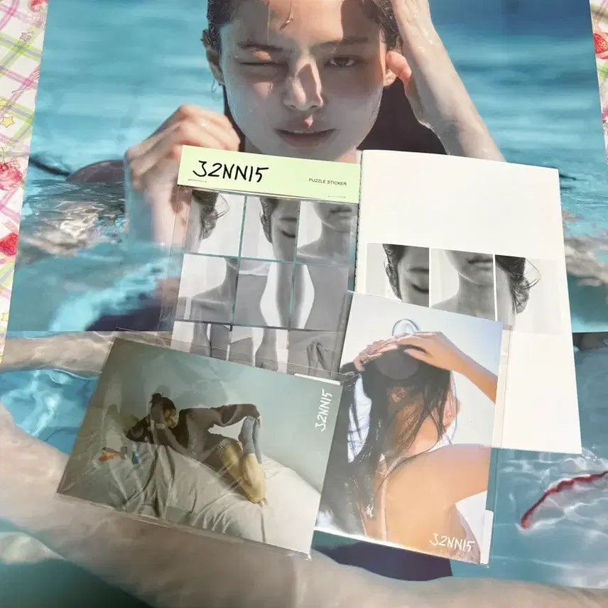 [BUNJANG] JENNIE Exhibition Official Goods Bundle Set with Large Poster / [JENNIE PHOTO J2NNI5] 제니 전시회 공식 굿즈+대형 포스터 일괄