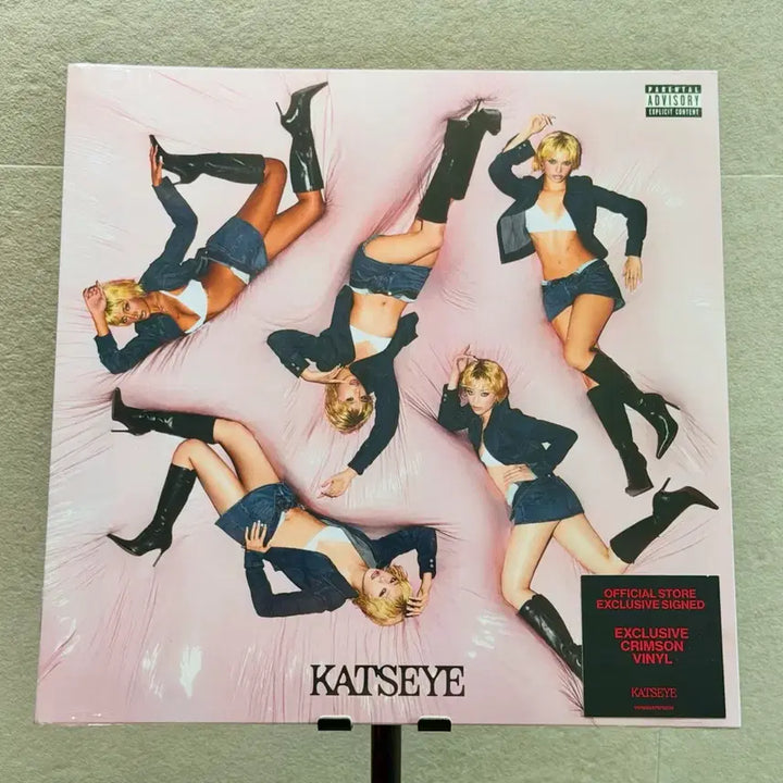 [BUNJANG] KATSEYE WILD Signed LP (Crimson Color) with Signed Art Card / [싸인LP] 캣츠아이 (KATSEYE) - WILD (Crimson color)