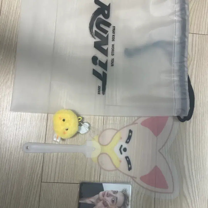 [BUNJANG] Stray Kids Run It! Goods Set (Pouch, Fan, Keyring, Photocard) / 스트레이키즈 런잇 막막 입장세트