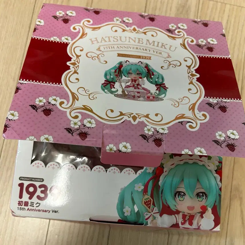 [BUNJANG] Hatsune Miku 15th Anniversary Strawberry Nendoroid (Junk) / 하츠네 미쿠 15주년 딸기 넨도로이드 정크품 비공식