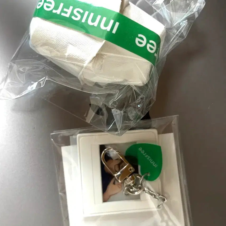 [BUNJANG] SEVENTEEN Mingyu Innisfree Photocard Holder / ㅅㅂㅌ-민규-이니스프리 키링