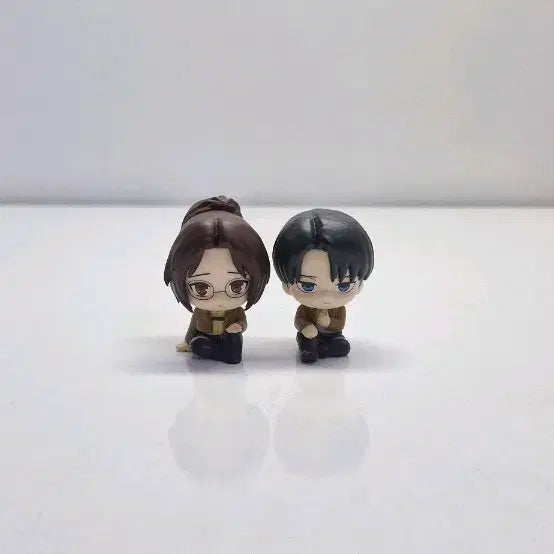 [BUNJANG] Attack on Titan Levi &amp; Hange Mini Figure Set (Gacha) / 캡슐, 띠지 ㅇ) 진격의거인 리바이 한지 마치보케 진격거 마치보케 가챠 미니피규어 구제복 진격거 한지 진격거 리바이