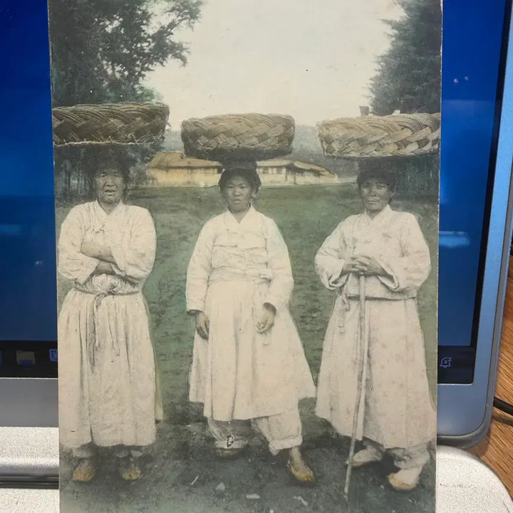 [BUNJANG] Korean Empire Hand-Colored Postcard: Female Merchant (1900s) by Iwata Photo - Unused / 1900년 - 대한제국 시기 - 여성 상인 경제 활동사 - 생활 복식 - 이와타 사진