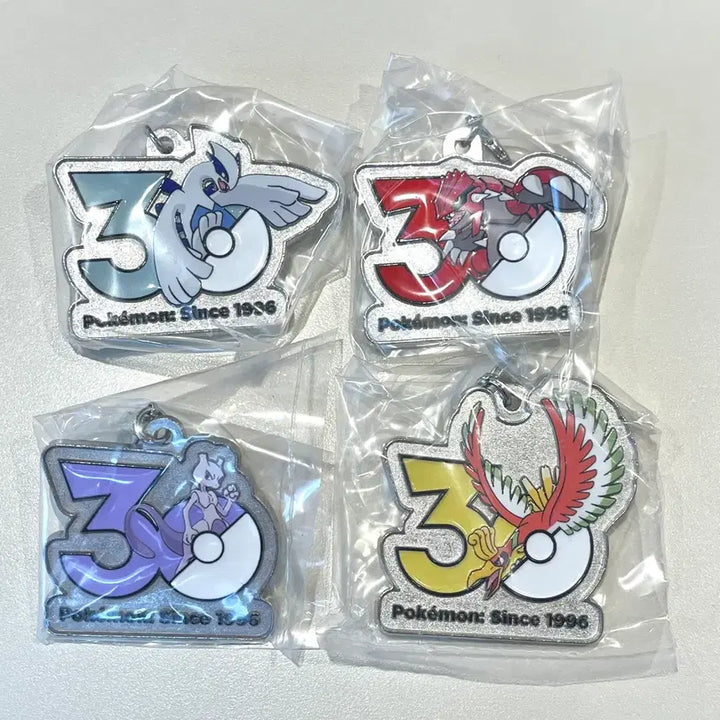 [BUNJANG] Pokemon 30th Anniversary Metal Charm Gacha Keyring (4-Set) / (4종세트) 포켓몬 30주년 메탈 참 메지루시 가챠 키링