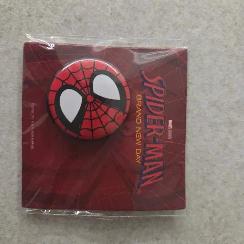 [BUNJANG] Spider-Man 3D Lenticular Poster &amp; Pin Badge Bundle Set / 스파이더맨 3D 렌티큘러 포스터 &amp; 핀뱃지 포함일괄 팝니다