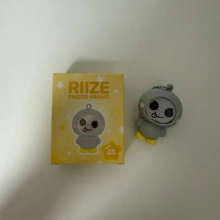 [BUNJANG] RIIZE Photo Frame Keychain Eunseok / 라이즈 포토프레임 키링 은석 양도