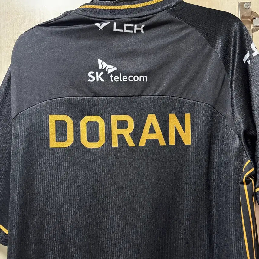 [BUNJANG] T1 2025 Worlds Doran Jersey M Size / M 사이즈 ) 2025 월즈 티원 유니폼 도란 져지