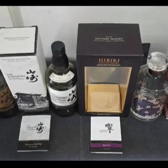 [BUNJANG] Yamazaki 2023 Limited Edition + Hibiki Japanese Harmony Master Select Empty Bottles / 야마자키 2023 리미티드 에디션 + 히비키 재패니즈 하모니 마스터 셀렉트 위스키 공병