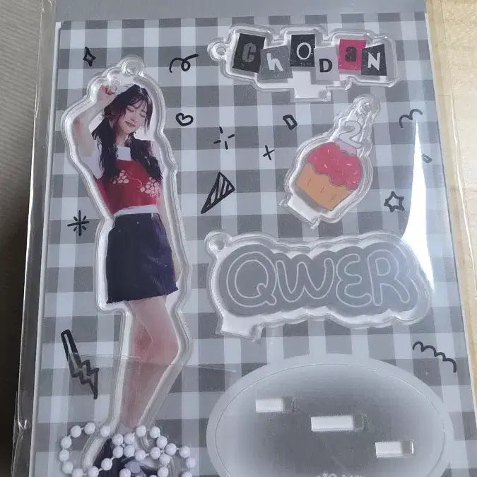 [BUNJANG] QWER Born 2 Rock CHODAN Acrylic Stand / Born 2 Rock 아크릴 스탠드 CHODAN