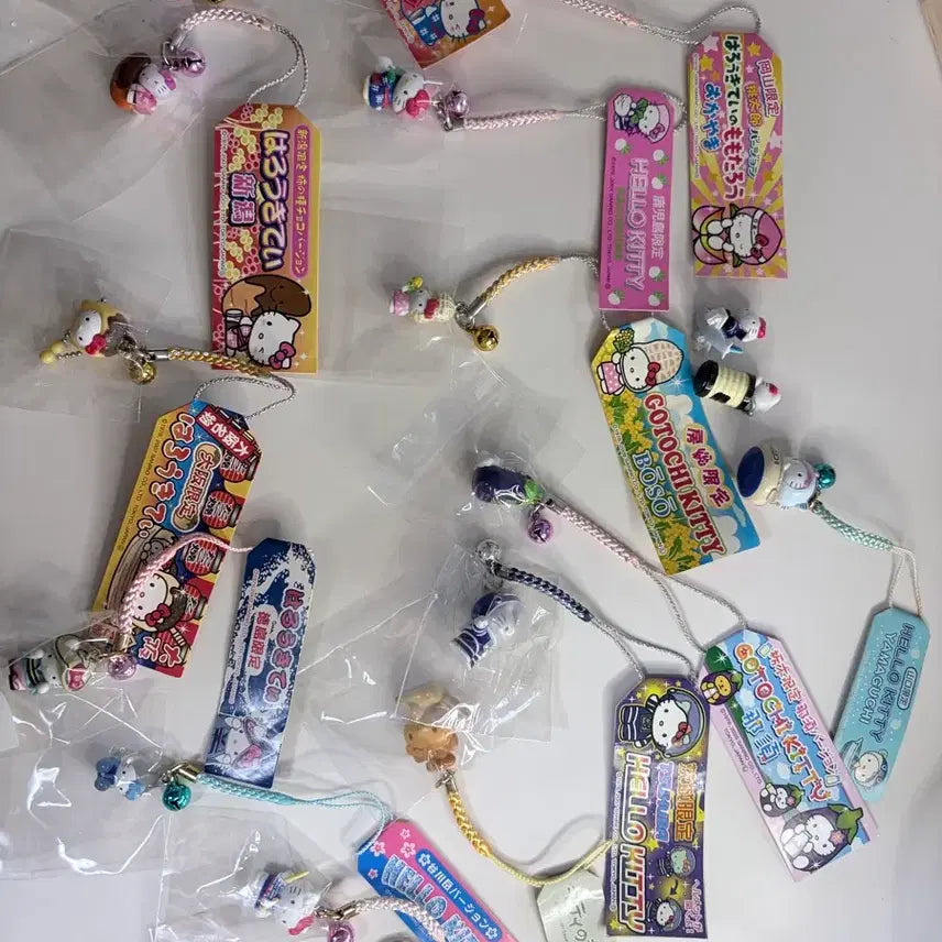 [BUNJANG] Classic Hello Kitty Strap &amp; Ballpoint Pen Bundle / 고전키티 스트랩 &amp; 볼펜 일괄